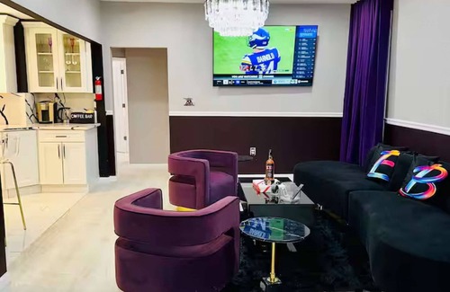 Weequahic House | Boutique Suites in Newark NJ ; meticulously decorated