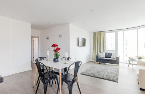 Canbury Apartment | Boutique Vertigo Apartment Central Kingston/London