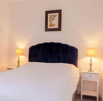 Canbury Apartment | Boutique Vertigo Apartment Central Kingston/London