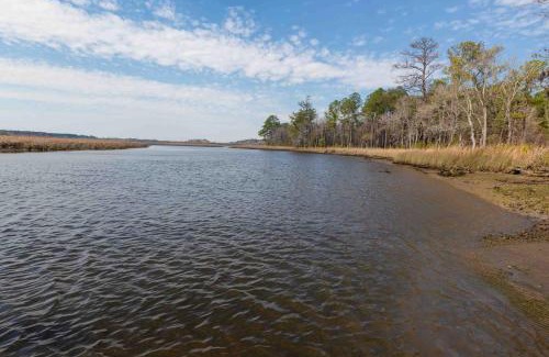 Goose Creek Hotel | Bowen Village 2118B