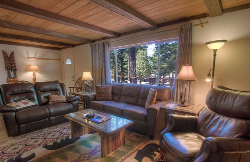 Lower Kingsbury House | Bowers Mansion- 5 min to Casinos, Beaches, Heavenly, Sunny Deck (NVH0817)