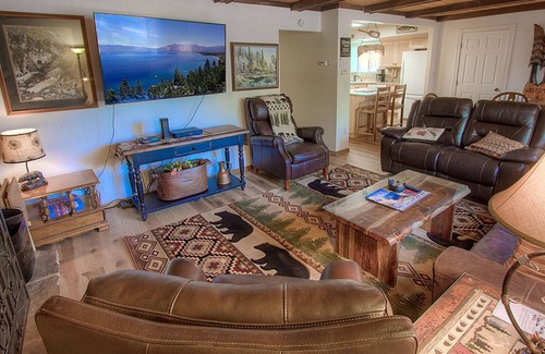 Lower Kingsbury House | Bowers Mansion- 5 min to Casinos, Beaches, Heavenly, Sunny Deck (NVH0817)
