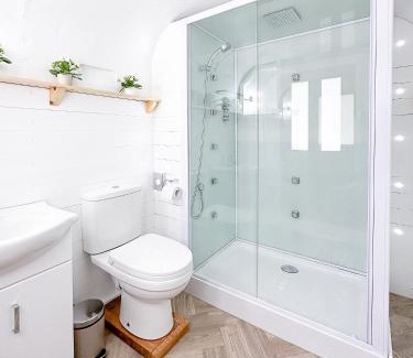 Ottery St Mary Other | Bowhayes Farm - Camping & Glamping - Shepherd's Hut 'Pippin'
