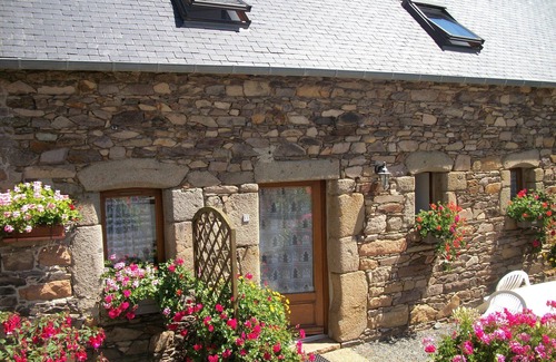 Ploubazlanec Cottage | Bréhat" gite in character farmhouse
