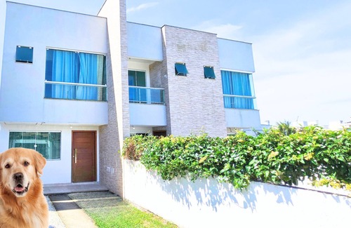 Ingleses Centro House | Modern Refuge with Wi-Fi, 55” TV and Air Conditioning