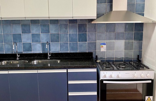 Candeias Apartment | Waterfront Queen bed Washer-dryer Garage