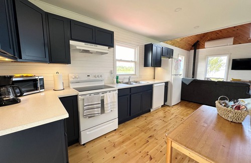Brackley Beach Cottage | Brackley Rose- Charming Water Front Cottage In Brackley, Minutes To Beaches