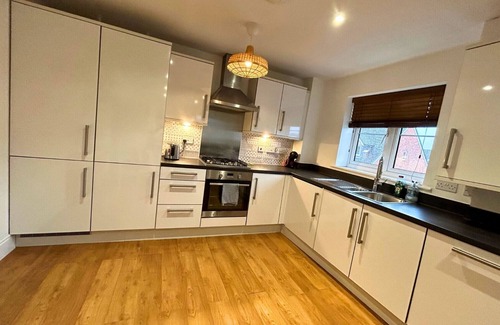 Bracknell Apartment | Bracknell/Wokingham Stylish Two Bedroom Apartment