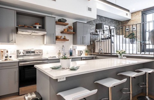 Stratford Apartment | Bradshaw Lofts: La Galleria