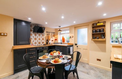 Buxton Cottage | Bradwell Derbyshire Peak District Cottage ❤️ Dogs