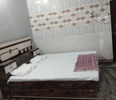 Mathura House | Braj Bhushan braj Lata nikunj hotel