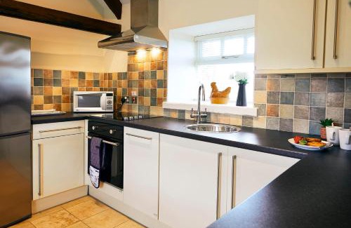 Muston House | Bramble Barn - Private Sauna and Hot Tub