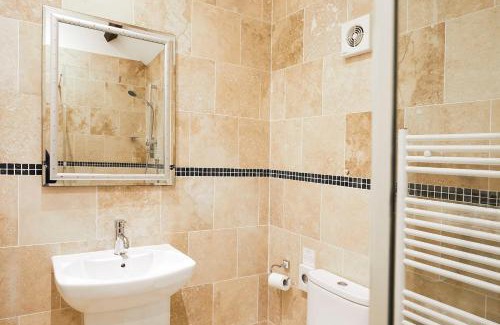 Muston House | Bramble Barn - Private Sauna and Hot Tub