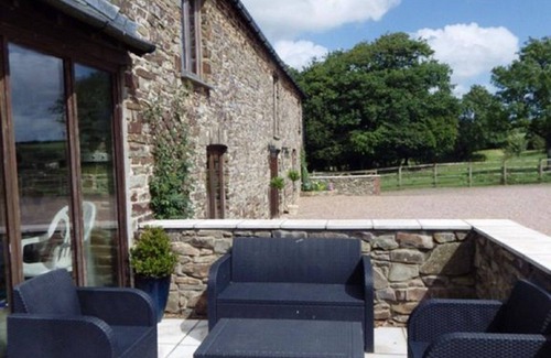 Winkleigh House | Bramble Cottage (Sleeps 5. 2 Bedrooms) Indoor heated pool and fishing lake