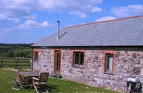 Winkleigh House | Bramble Cottage (Sleeps 5. 2 Bedrooms) Indoor heated pool and fishing lake
