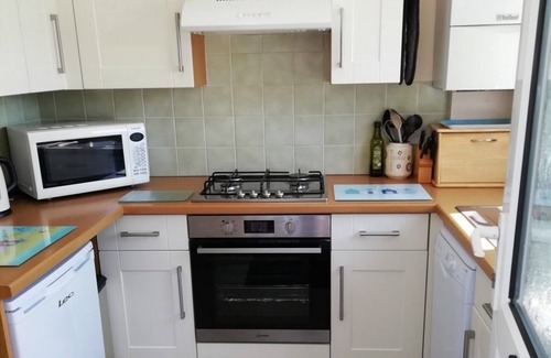 Freshwater House | Brambles Farm - sea views, peaceful location, access to beach, discount ferry