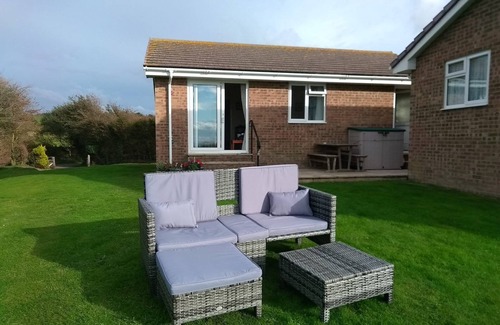 Freshwater House | Brambles Farm - sea views, peaceful location, access to beach, discount ferry