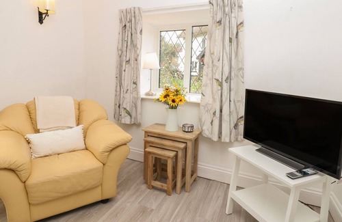 Whimple Cottage | BRAMLEY COTTAGE, pet friendly, character holiday cottage in Whimple