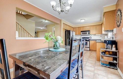 Brampton House | Brampton Retreat: Quiet 3BR Residential Area