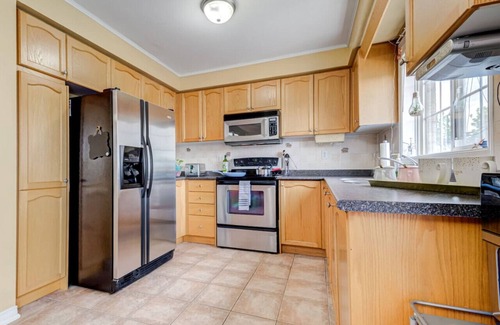 Brampton House | Brampton Retreat: Quiet 3BR Residential Area