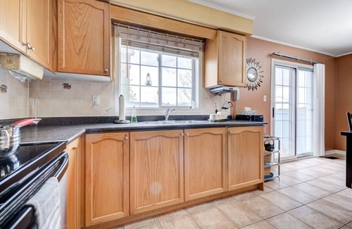 Brampton House | Brampton Retreat: Quiet 3BR Residential Area