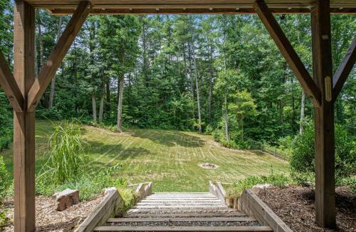 Asheville House | BRAND NEW 10 Min to Downtown and Private HOT TUB and Arcade