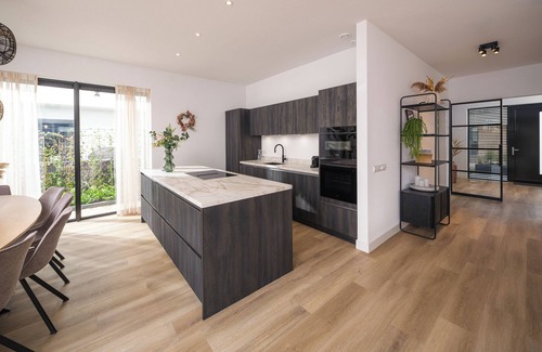 Zeewolde House | Brand-new 10-person waterfront villa with hot tub, sauna, trampoline and private jetty – perfect for a luxury family getaway.