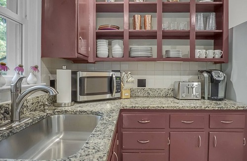 North Charleston House | Brand New! 15 mins from historic downtown and 20 mins from the beach!