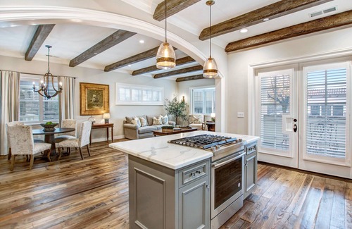 Sonoma House | Brand New 2 Bedroom Master Suites with Chefs Kitchen Steps to Sonoma Plaza