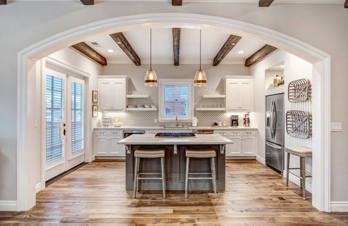 Sonoma House | Brand New 2 Bedroom Master Suites with Chefs Kitchen Steps to Sonoma Plaza