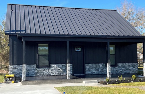 Somerville Cottage | Brand New 2-bedroom Cottage - "The MarCupial a Cozy Retreat by The Lake"