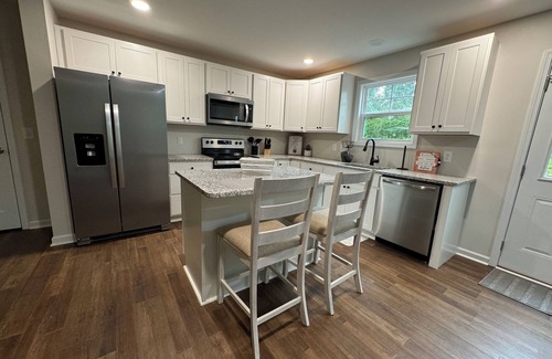 Winston - Salem House | Brand New 3-bedroom house with WiFi, WFU events and Furniture Market ready!