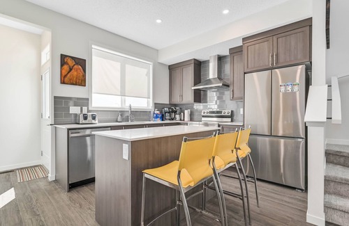 Northwest Calgary House | Brand New 4-Bed Room Home
