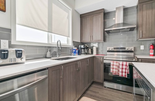 Northwest Calgary House | Brand New 4-Bed Room Home
