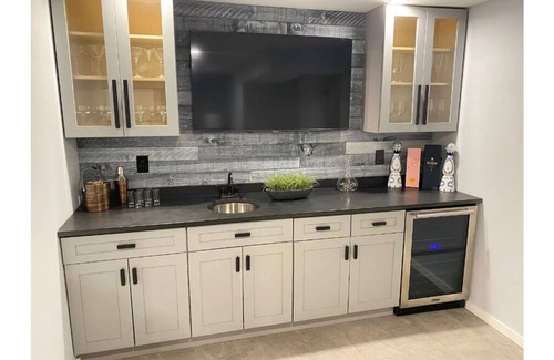 Ditmars Steinway House | Brand New 4-Bedroom Duplex with Parking and Yard-Short term stays available