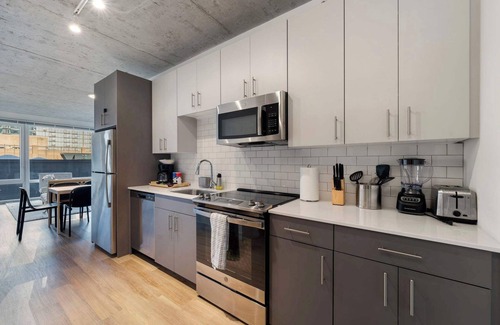 River North Hotel | Brand New 4BR in Heart of Chicago