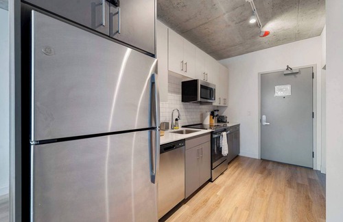 River North Hotel | Brand New 4BR in Heart of Chicago