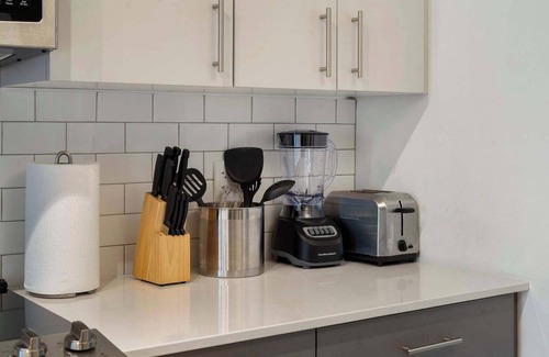 River North Hotel | Brand New 4BR in Heart of Chicago
