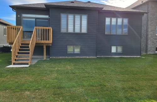 Wasaga Beach House | Brand new 5 BR bungalow, 15 minutes to the beach, ski hills, casino, hiking!