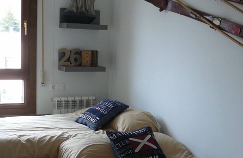 Jaca Condo | BRAND NEW APARTMENT, CENTRAL, WITH GARAGE SQUARE AND POOL. (WIFI)