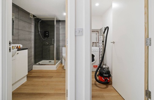West Bromwich Condo | ⭐️ Brand New Beautiful 1 Bed Duplex Apartment ⭐️