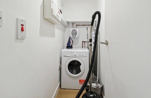 West Bromwich Condo | ⭐️ Brand New Beautiful 1 Bed Duplex Apartment ⭐️