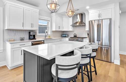 North Beach Haven House | Brand-new build, 6 doors to the beach, salt water pool