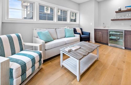 North Beach Haven House | Brand-new build, 6 doors to the beach, salt water pool