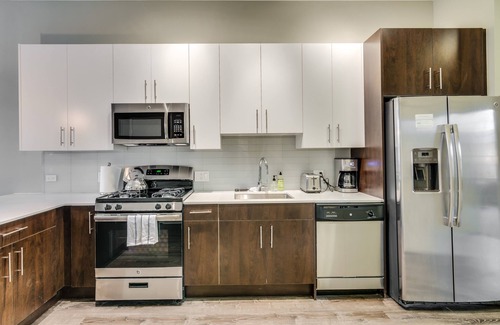 West Town Apartment | Brand-New Building! Secure and Stylish - Great River West Location! by AllSet Turnover