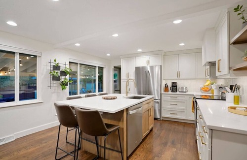 Alta Vista Area Apartment | BRAND NEW CO Classic-Fire Pit/2 Kings/Pet Friendly
