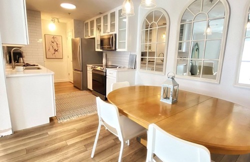 Corolla Condo | #Brand New Condo. The Escape OBX-Cozy Condo-Walk to Beach, Shops, Restaurants