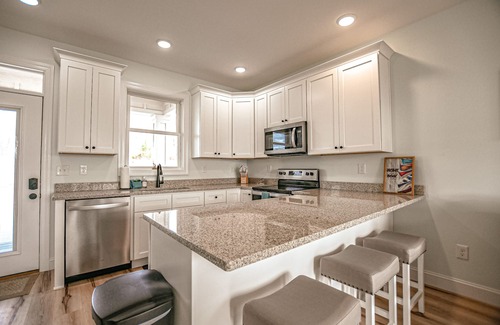 La Follette House | Brand New! Deerfield house with covered boat slip!