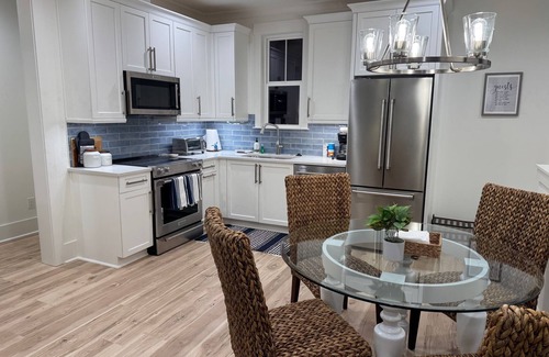 Davidson House | Brand new detached apartment over Garage in Davidson 3 blocks from Main Street