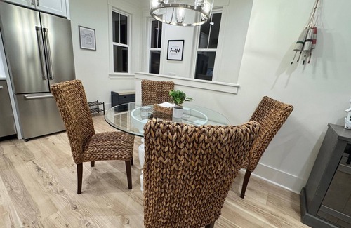 Davidson House | Brand new detached apartment over Garage in Davidson 3 blocks from Main Street